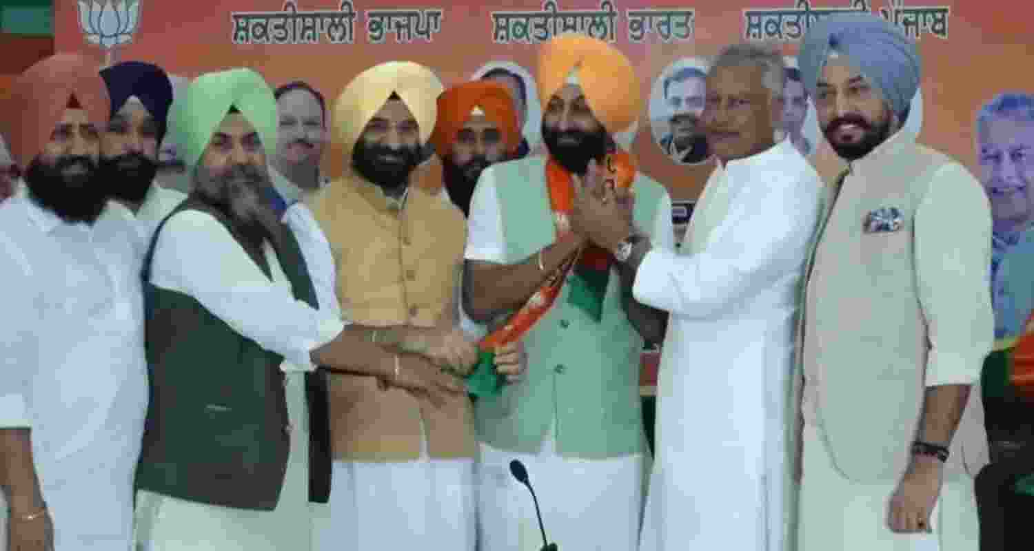 Ravikaran Kahlon with Punjab BJP leaders. 