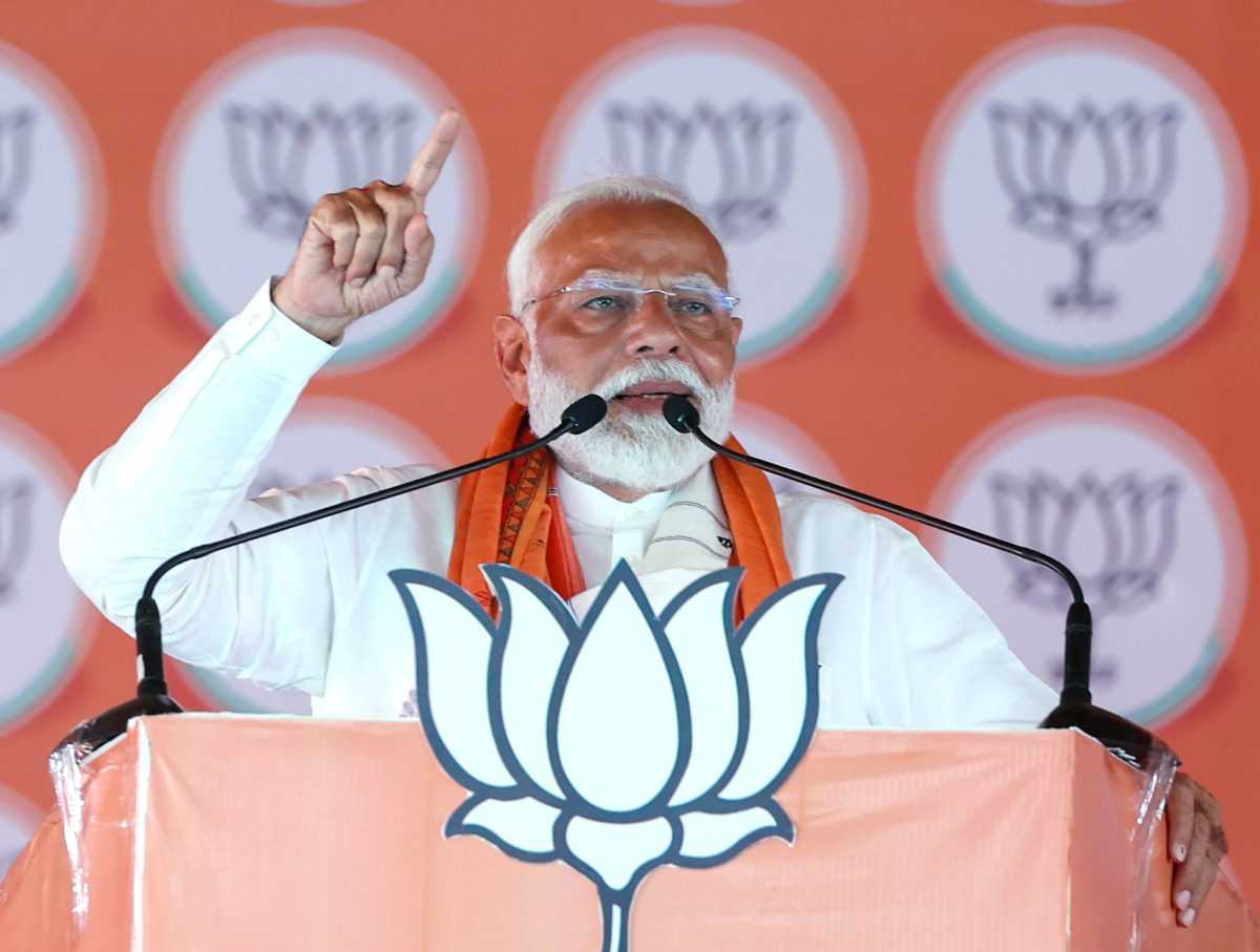  ‘Jihadis’ across border supporting SP, Congress: PM Modi