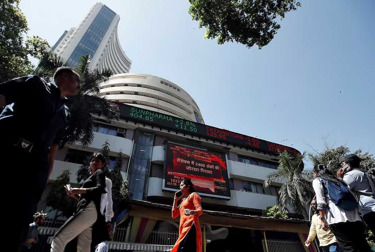 Sensex, Nifty fall on Kotak Bank sell-off and FII outflows