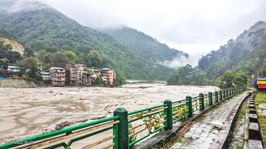 The Teesta River flows through the state, with Jalpaiguri district situated in its floodplain.