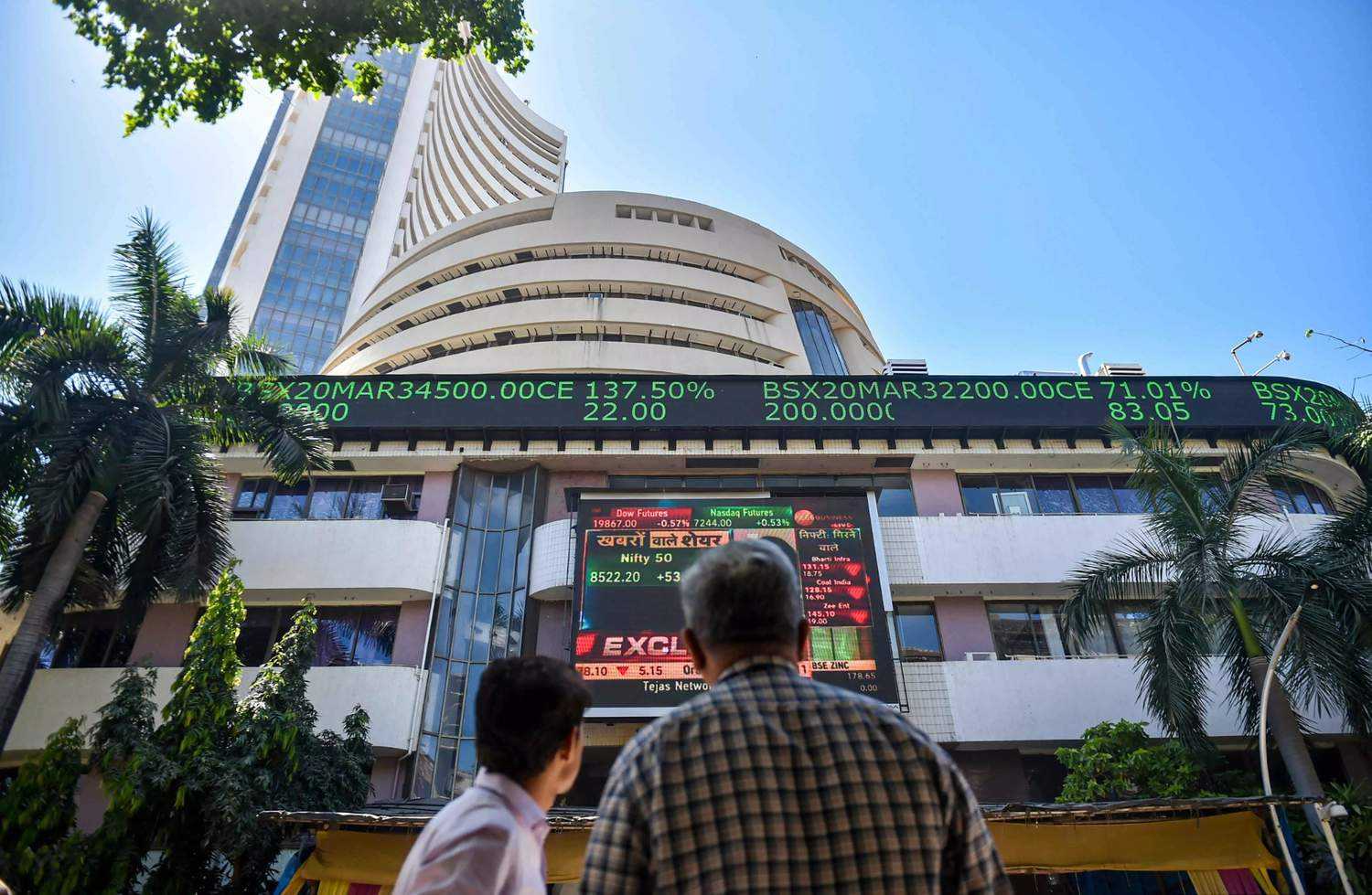 Markets end 5-day losing streak on ICICI bank, DII buying