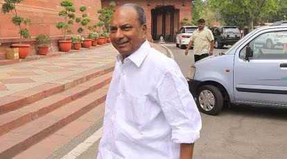 Rahul or Priyanka? A.K. Antony hints at Gandhi family's UP candidacy