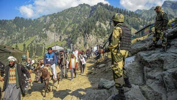 Of the 7,556 pilgrims who paid obeisance today, 4,364 were male, 1,791 female, 106 children, 148 sadhus, and 1,147 security personnel and service providers.