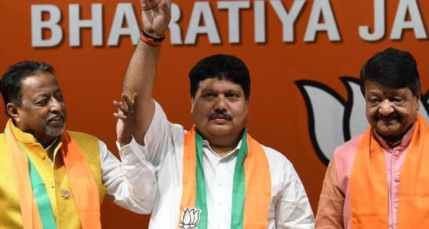 Arjun Singh joins BJP in the presence of Kailash Vijayvargiya and Mukul Roy at a press conference in New Delhi on March 14, 2019.