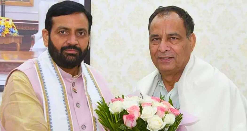 Haryana CM Nayab Saini (L), with State BJP president Mohan Lal Badoli (R)