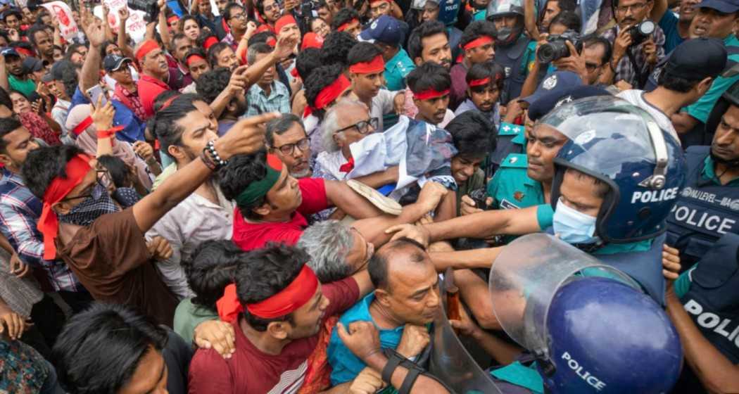 Activists clash with police during a song march in Dhaka to honor victims of recent deadly clashes, July 30, 2024.