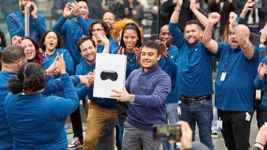 Apple Vision Pro officially hit the shelves, Tim Cook personally inaugurated the sale at Fifth Avenue, Manhattan, New York