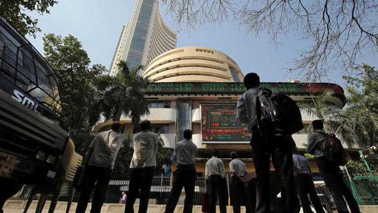 Benchmark stock market indices dropped after the RBI Governor announced that the Monetary Policy Committee (MPC) decided to keep the key interest rates unchanged.