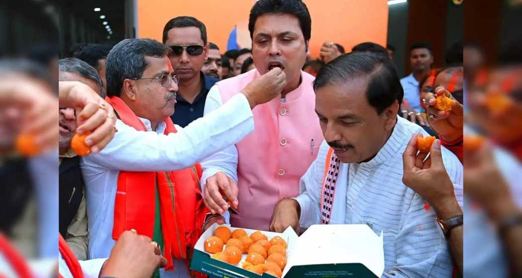 Tripura CM Manik Saha with BJP leader Biplab Kumar Deb celebrate after their landslide win in the 2024 Lok Sabha Election on Tuesday. 