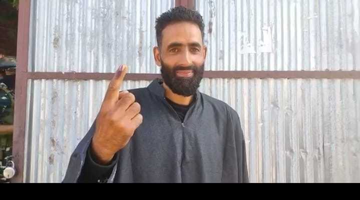  Rouf Ahmed Lone appealed to Umar Lone to come forward and surrender for the sake of his family, his safety and welfare and for peace in the Valley.