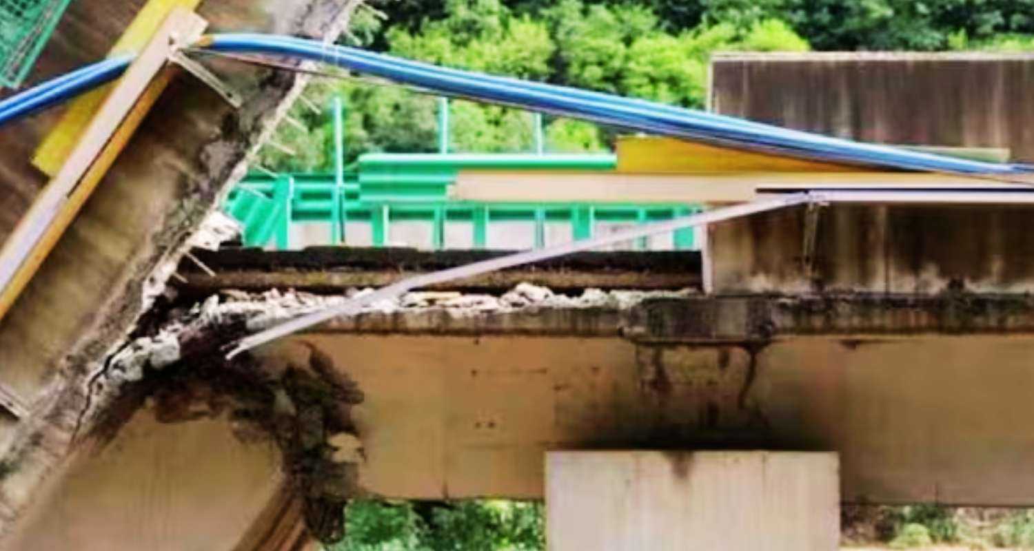 Highway bridge collapsed in China. 