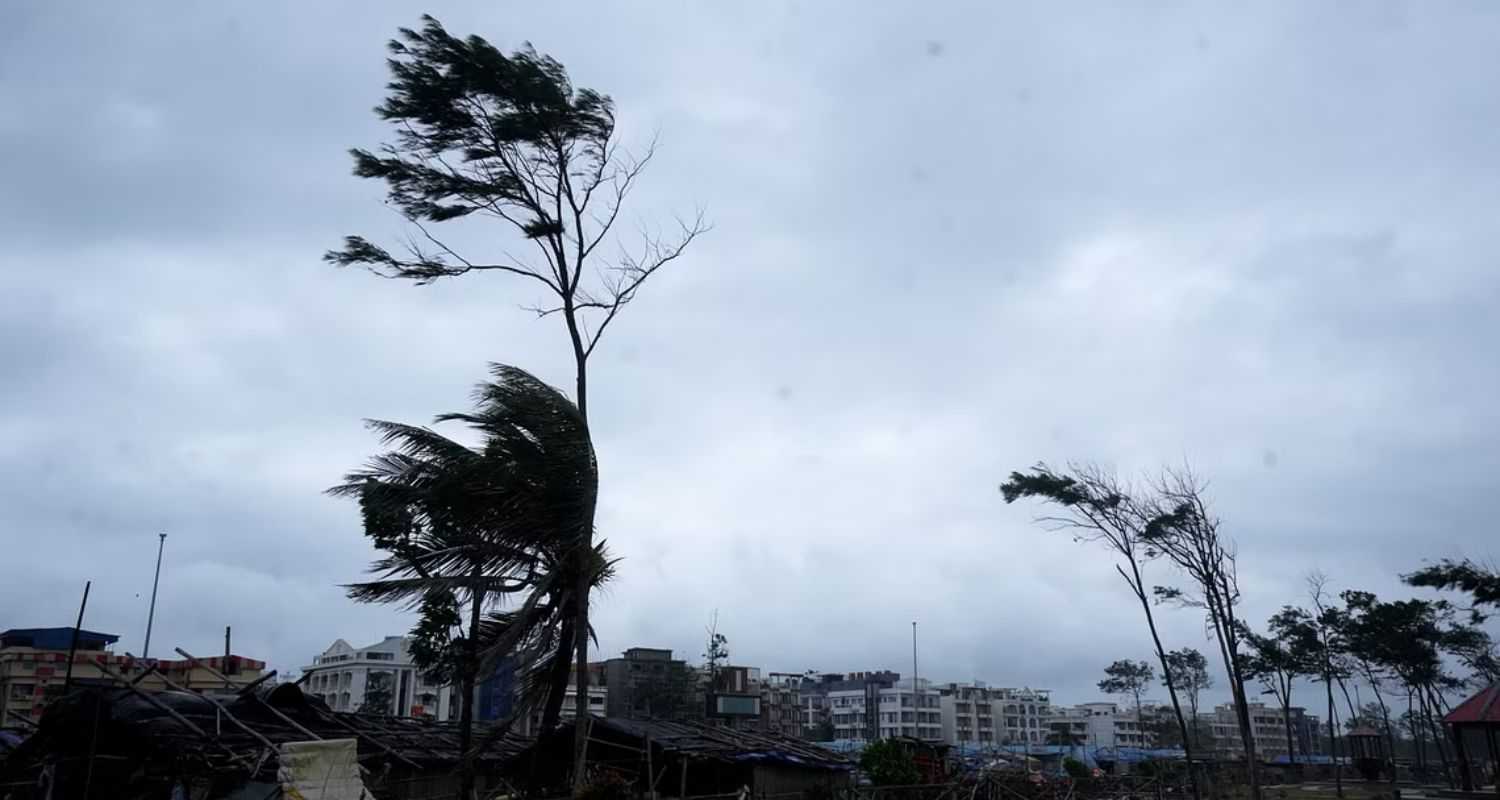 Cyclone Dana spares Odisha, Bengal of major damage