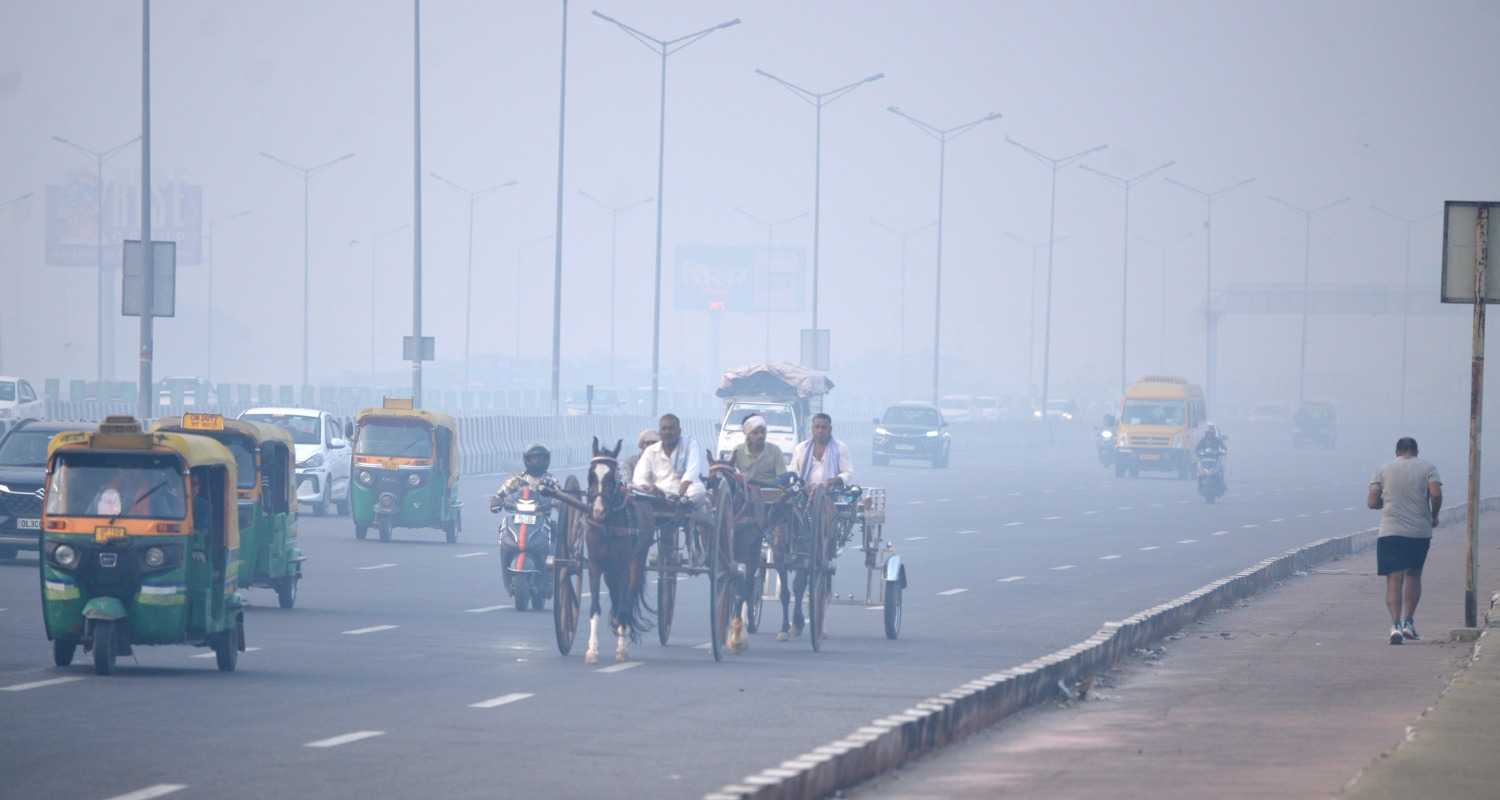 Severe air pollution grips Delhi; AQI crosses 400 in parts