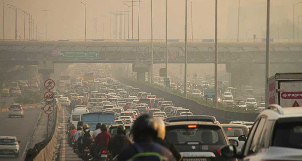 Thick fog blankets New Delhi as air quality drops to 'very poor,' with an AQI of 369 this morning.