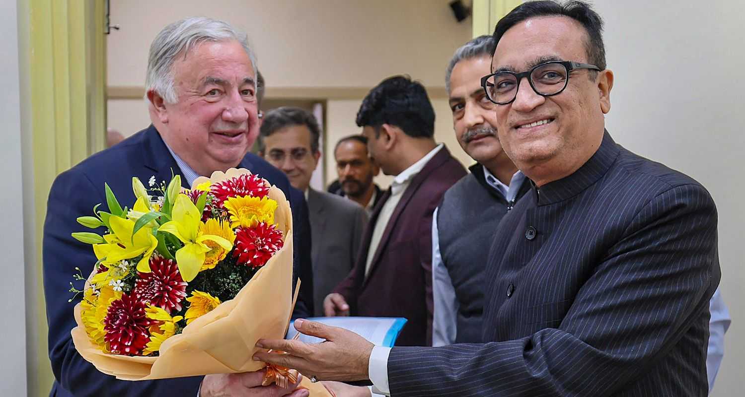 Congress leader Ajay Makan presented a bouquet to the French Delegation at the AICC headquarters.