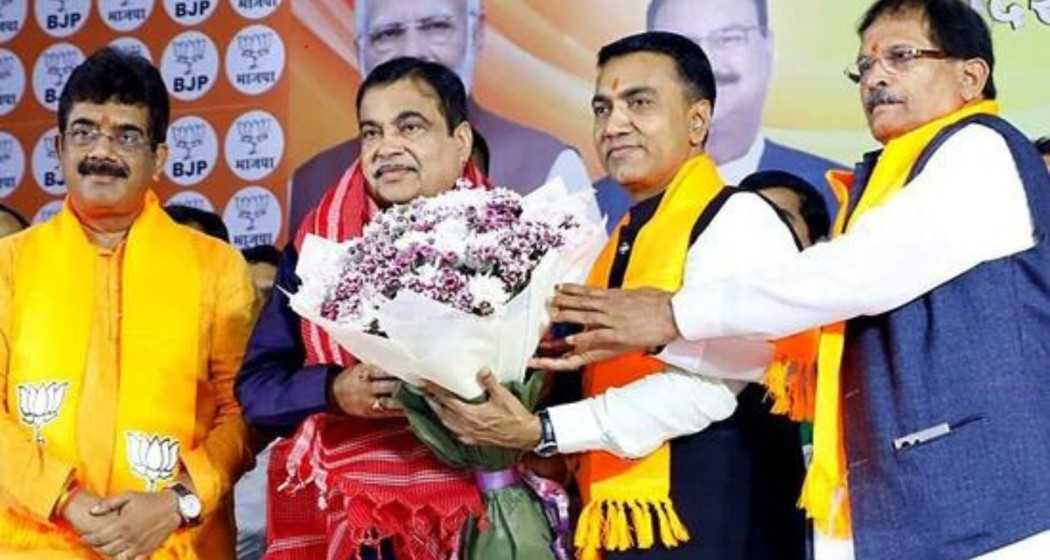 Union Minister Nitin Gadkari is felicitated by Goa Chief Minister Pramod Sawant and Union Minister of State Shripad Y. Naik at the BJP Goa state executive meeting in Taleigao on Friday.