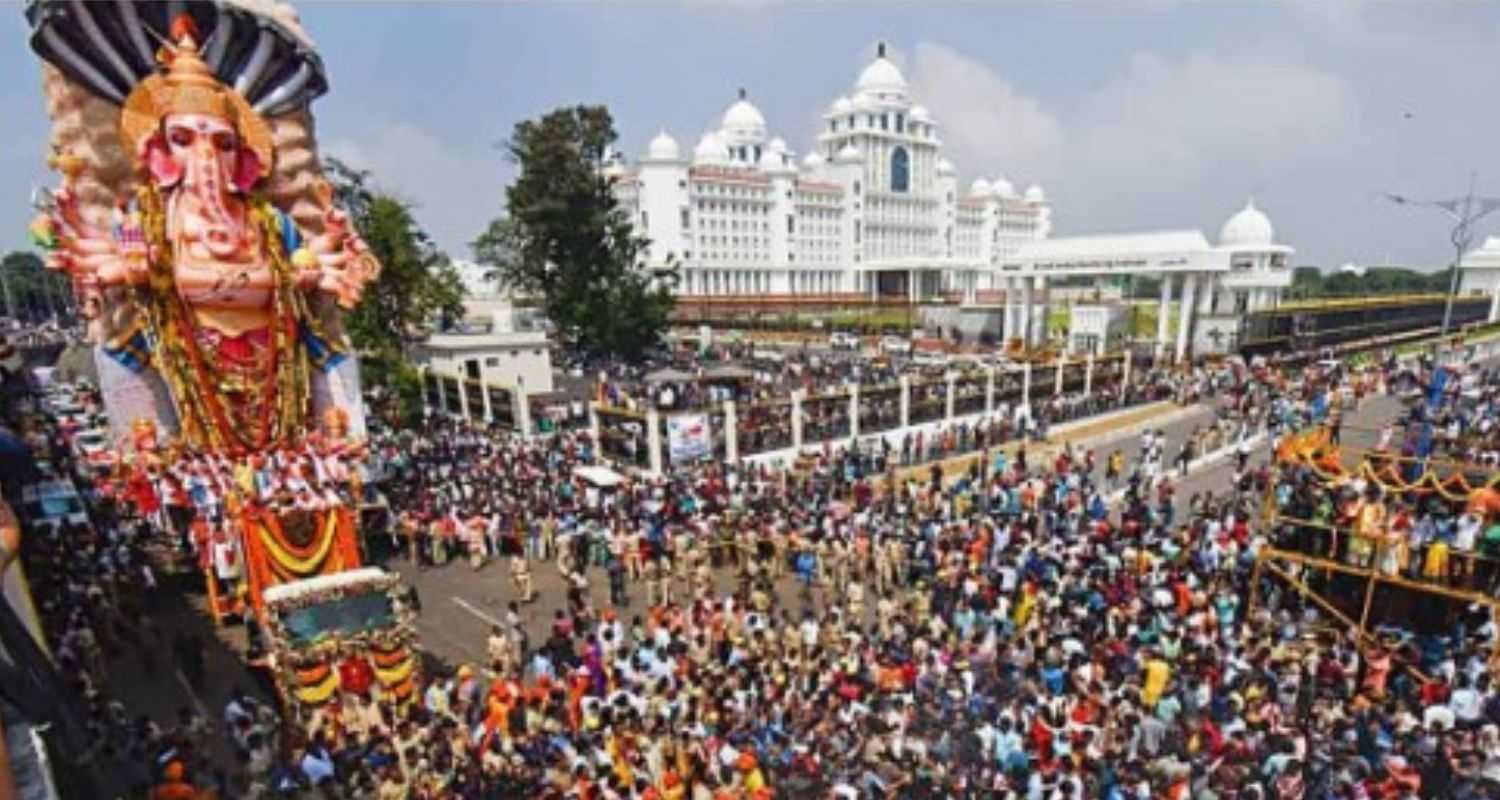 Immersion of Ganesh idols continues in Hyderabad
