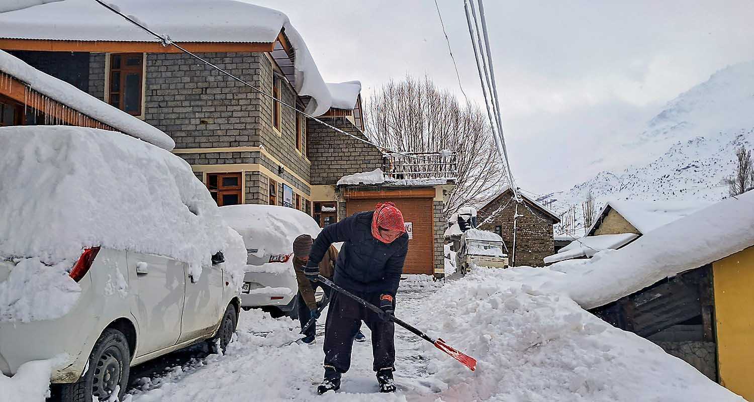 Local Meteorological station forecasts dry spell in lower hills with rain and snow anticipated in higher elevations, offering a glimpse into the varied weather patterns ahead.