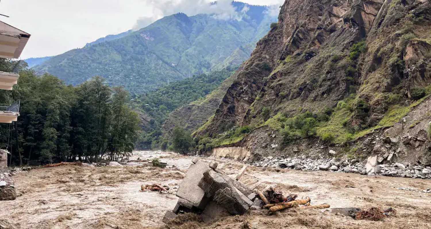 HP flash floods and landslides lead to the closure of over 200 roads.