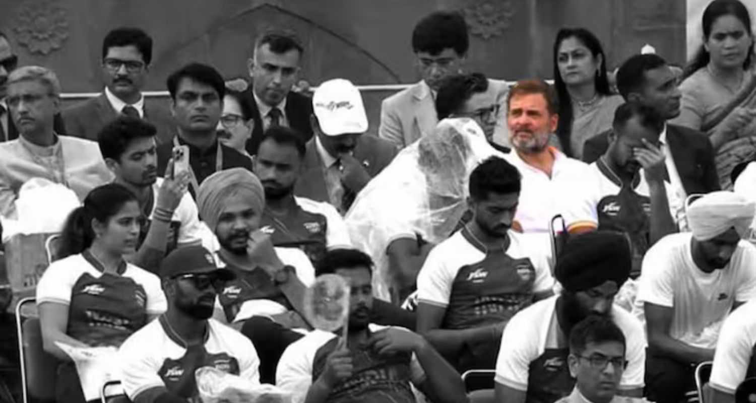 Rahul Gandhi Seated in Back Row at Independence Day Event, Government Answers To The Allegations.