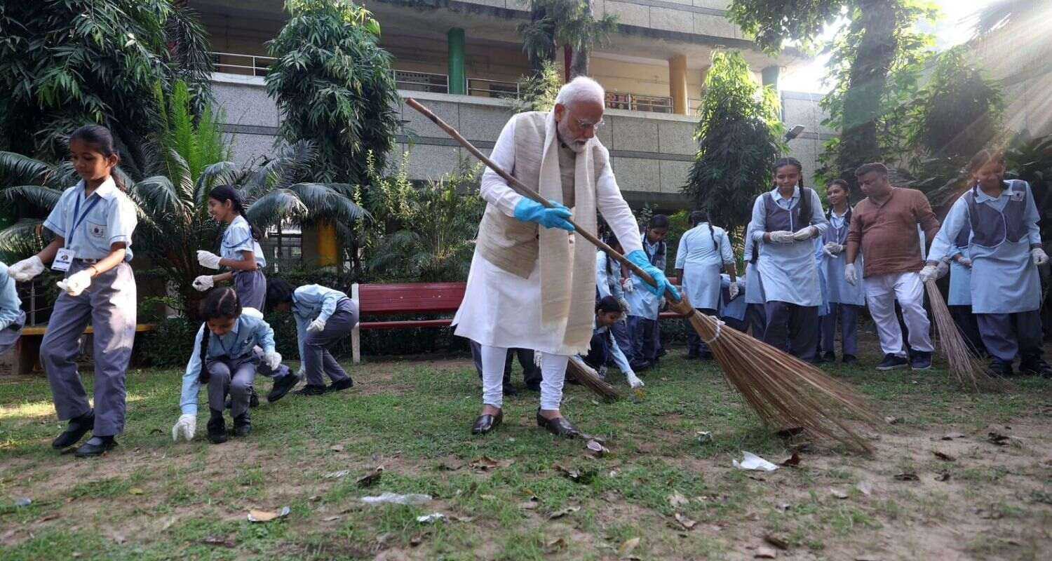 PM Modi Celebrates Decade Of 'Swachh Bharat' With Students.