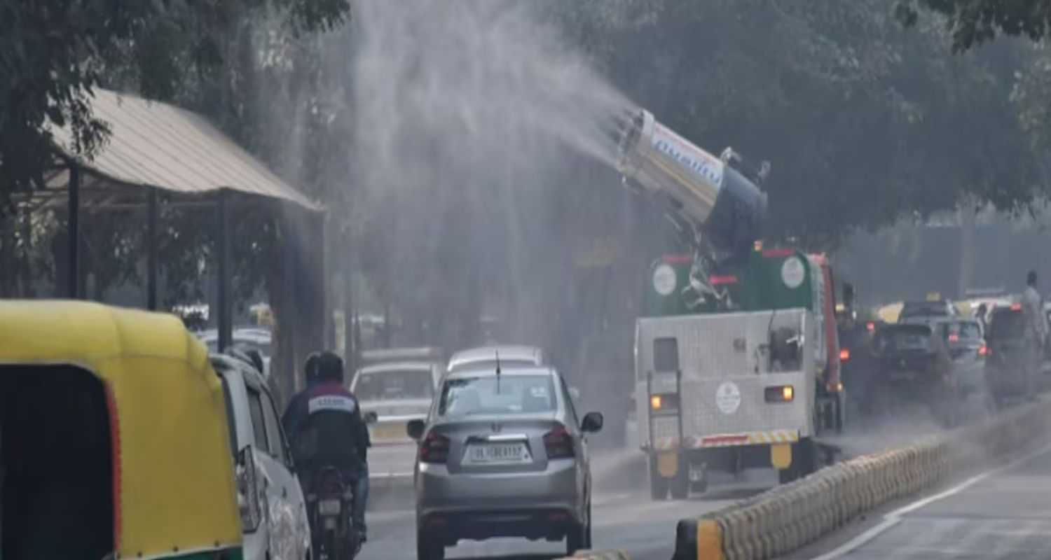 Delhi Faces Breathing Difficulties Amid Poor Air Quality.