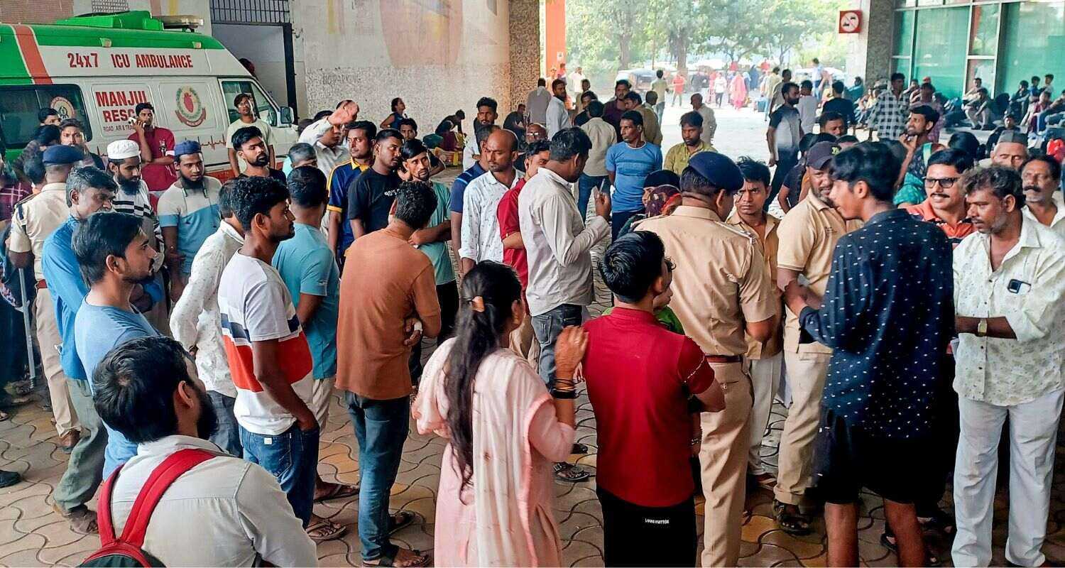 Heavy Rush Causes Stampede Injuring Nine At Bandra Railway Station.