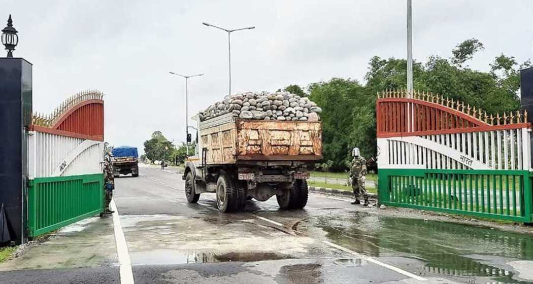 A truck crosses the Fulbari land port in West Bengal, resuming trade activities between India and Bangladesh.