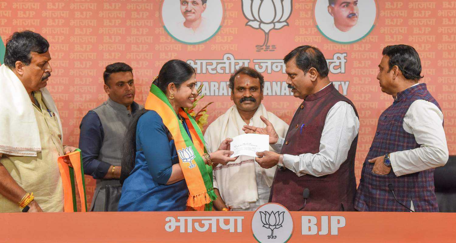 MLA Vijayadharani with BJP leaders as she joins the party, in New Delhi. 