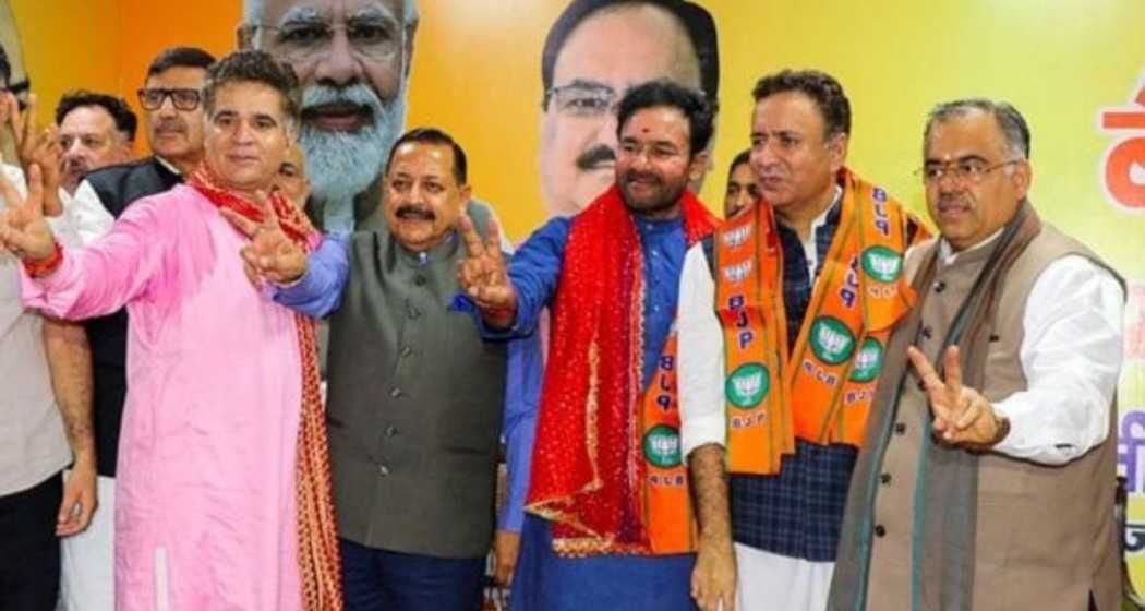 Union Minister G. Kishan Reddy, MoS Jitendra Singh, BJP National General Secretary Tarun Chugh and J&K BJP President Ravinder Raina with former J&K minister Choudhary Zulfikar Ali after Ali joined BJP, in Jammu, Sunday, Aug. 18, 2024.