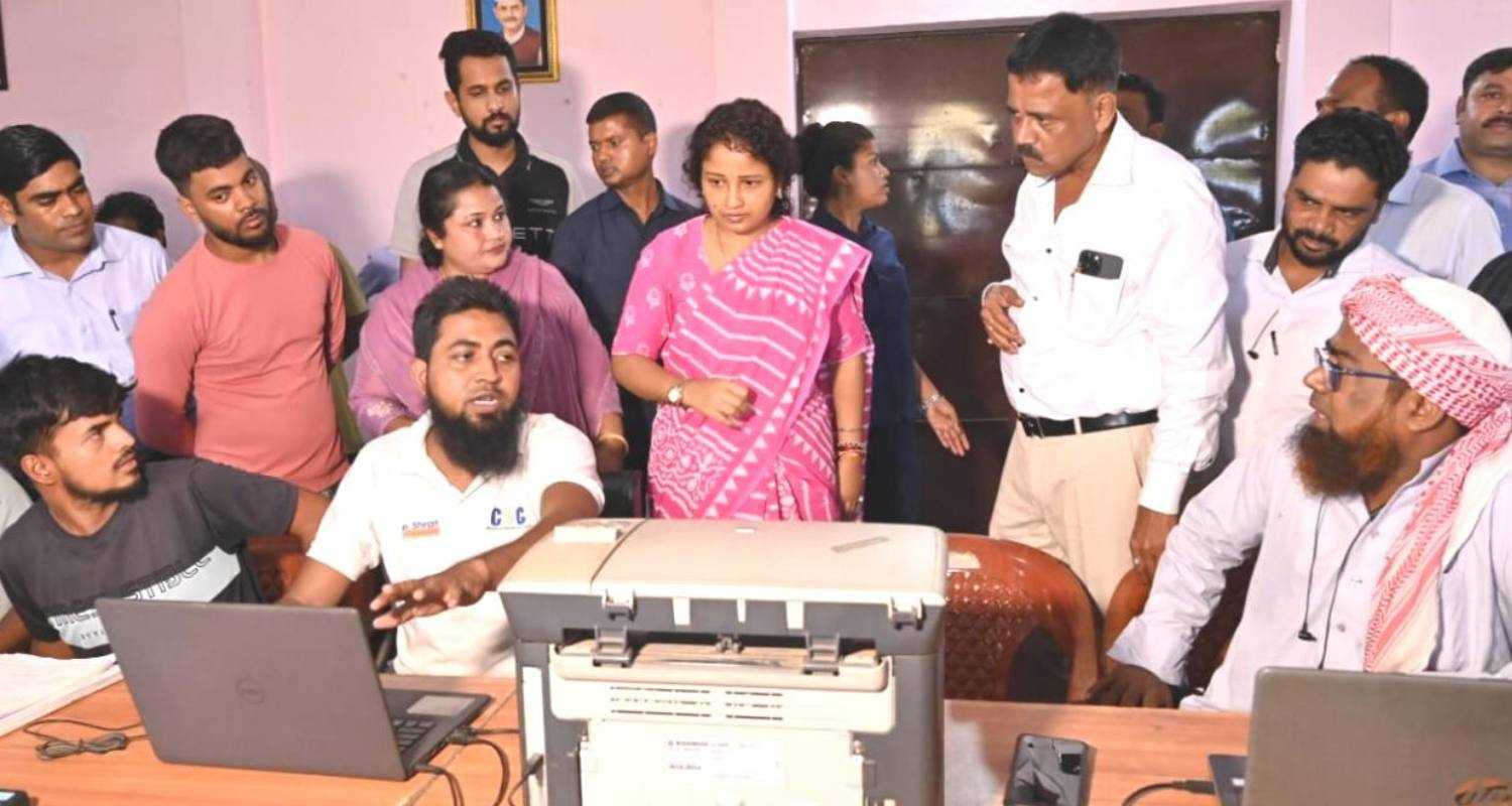 JMM MLA Kalpana Murmu Soren, Chief Minister Hemant Soren’s Wife stock of a camp for JMMSY registration in the Giridih district of Jharkhand on Tuesday.