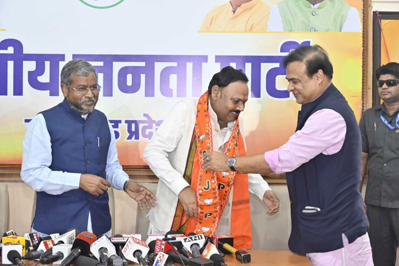 Assam Chief Minister Himanta Biswa Sarma welcomes NCP leader Kamlesh Singh into BJP in the presence of Jharkhand BJP chief Babulal Marandi on Friday. 