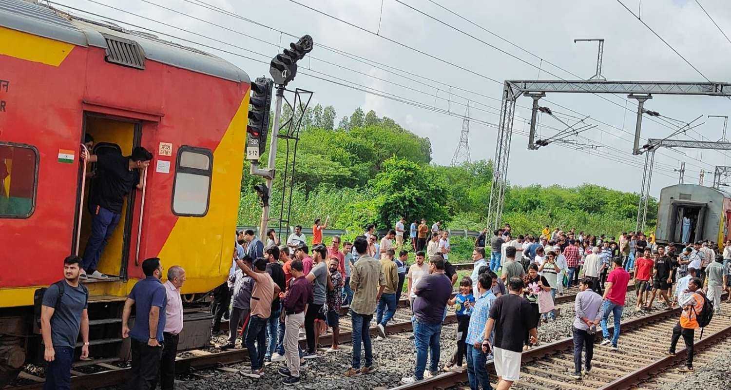 20 coaches of Sabarmati Express derail near Kanpur, no injuries reported