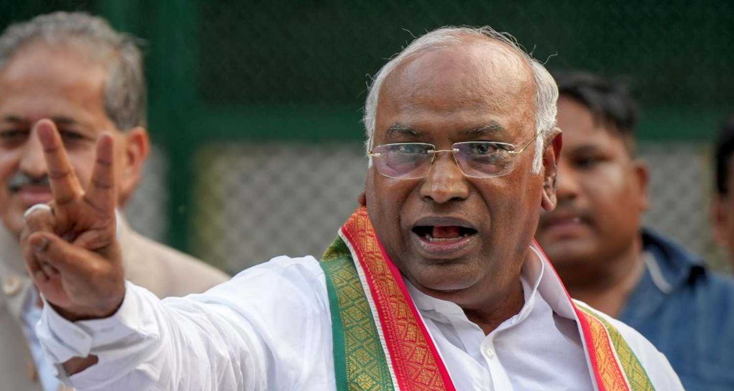  Congress President Mallikarjun Kharge during his address to the public. 