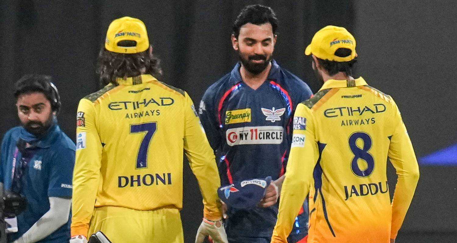 KL Rahul greeted by CSK's R Jadeja and MS Dhoni. 