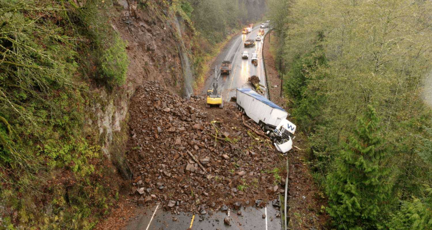 Landslides, and shooting stones lead to Jammu-Srinagar National Highway closure