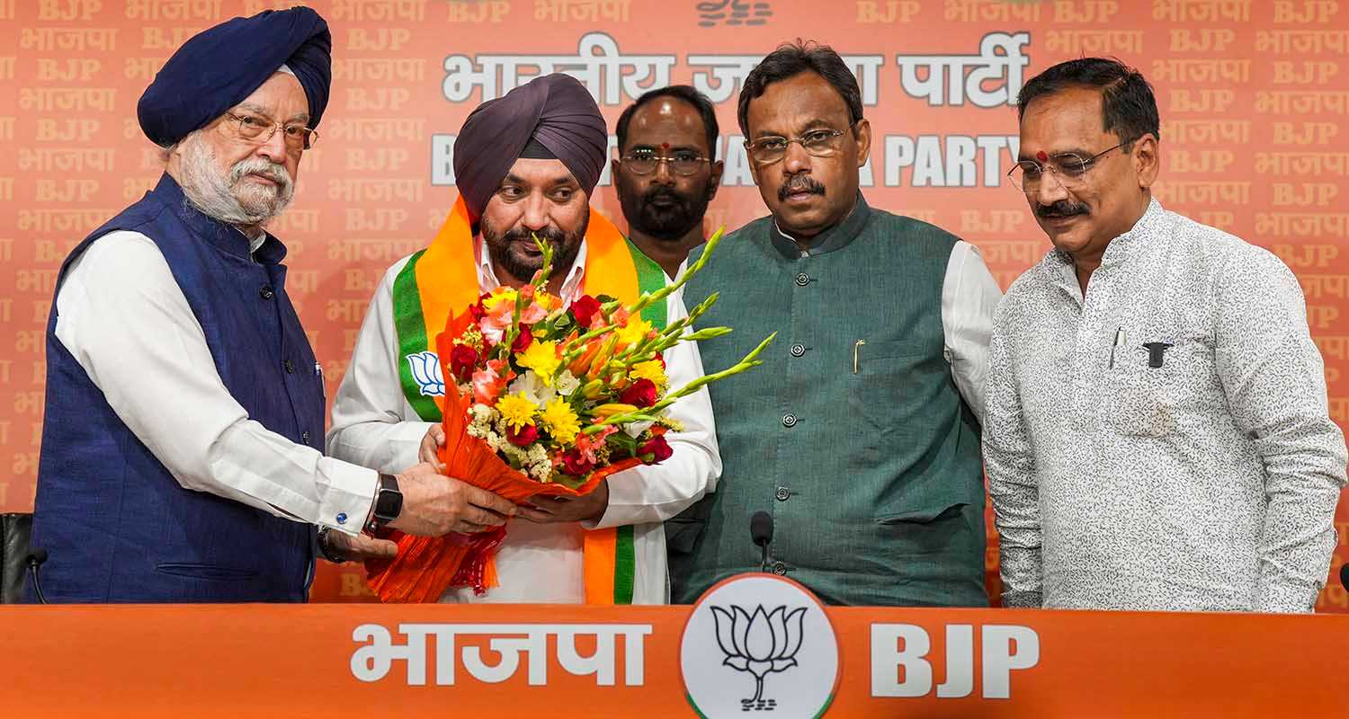 Former Congress leader Arvinder Singh Lovely being felicitated by Union Minister Hardeep Singh Puri, Delhi BJP President Virendra Sachdeva and BJP National General Secretary Vinod Tawde after joining the party, ahead of the third phase of Lok Sabha elections, in New Delhi on Saturday.