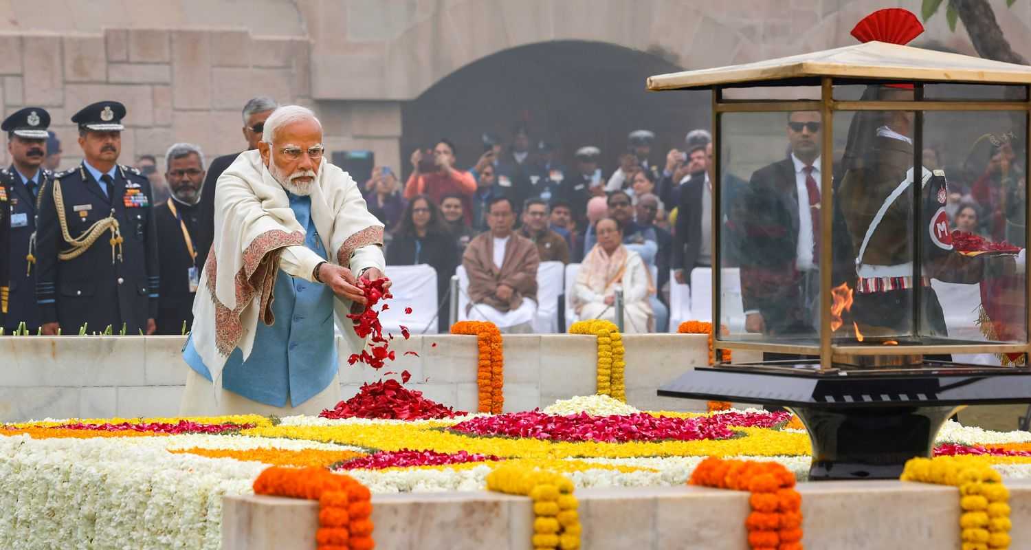 President and Prime Minister pay tribute to Mahatma Gandhi.