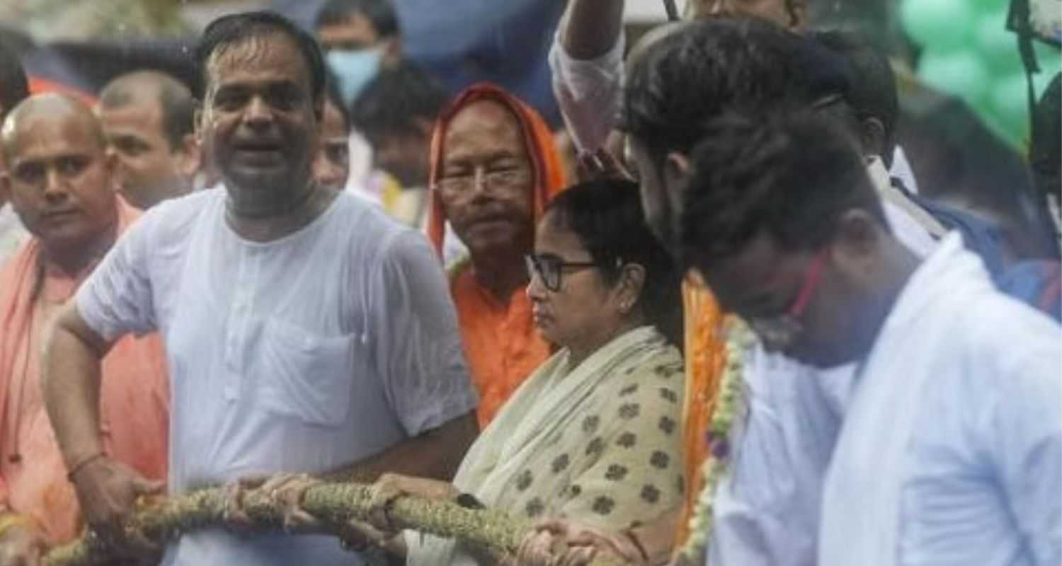 Bengal: CM Mamata offers prayers at ISKCON Rath Yatra 