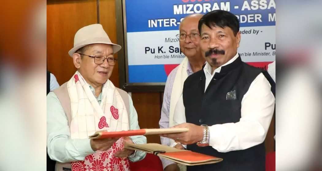 Assam minister Atul Bora meets Mizoram Home Minister K Sapdanga. 