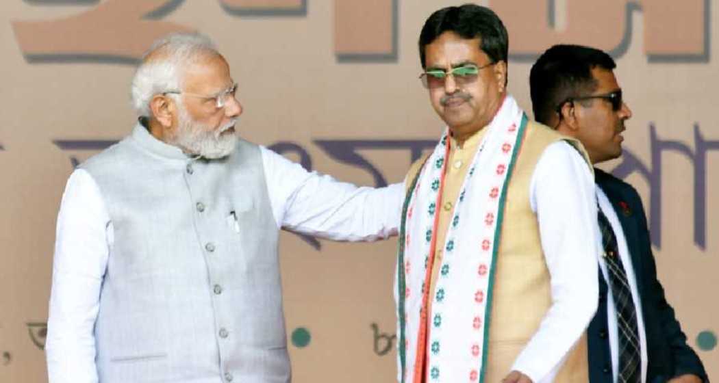 Prime Minister Narendra Modi (L), Tripura Chief Minister Manik Saha (R).