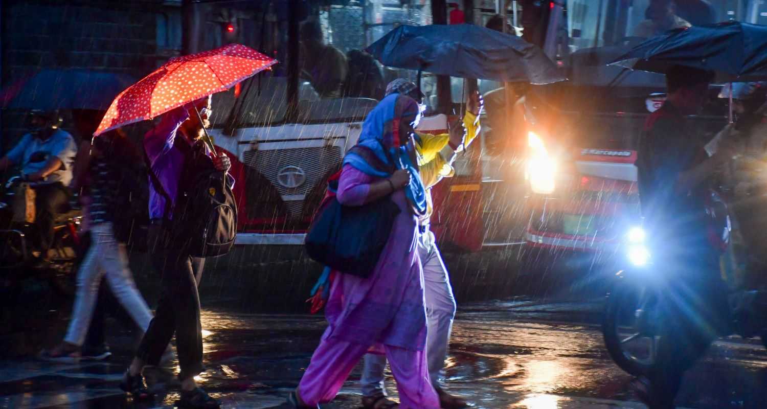 Heavy rains flood Mumbai; traffic and trains resume