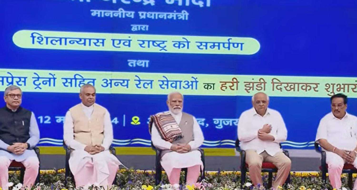 Prime Minister Narendra Modi with Gujarat Governor Acharya Devvrat and Chief Minister Bhupendra Patel, Union Minister Ashwini Vaishnaw and other during the inauguration, dedication and foundation stone laying of various projects, in Ahmedabad. 