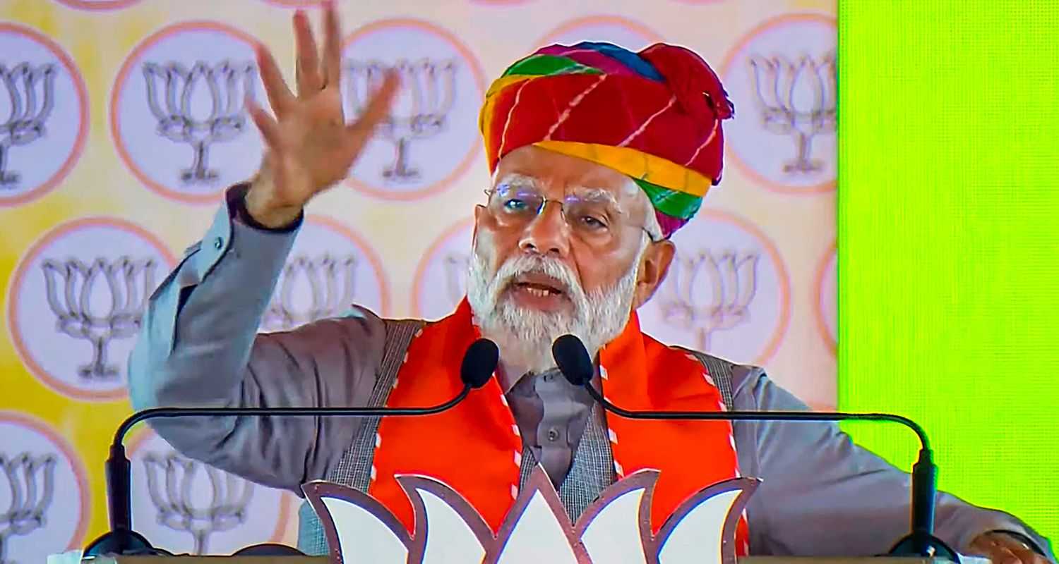 Prime Minister Narendra Modi being felicitated during a public meeting in Karauli. 