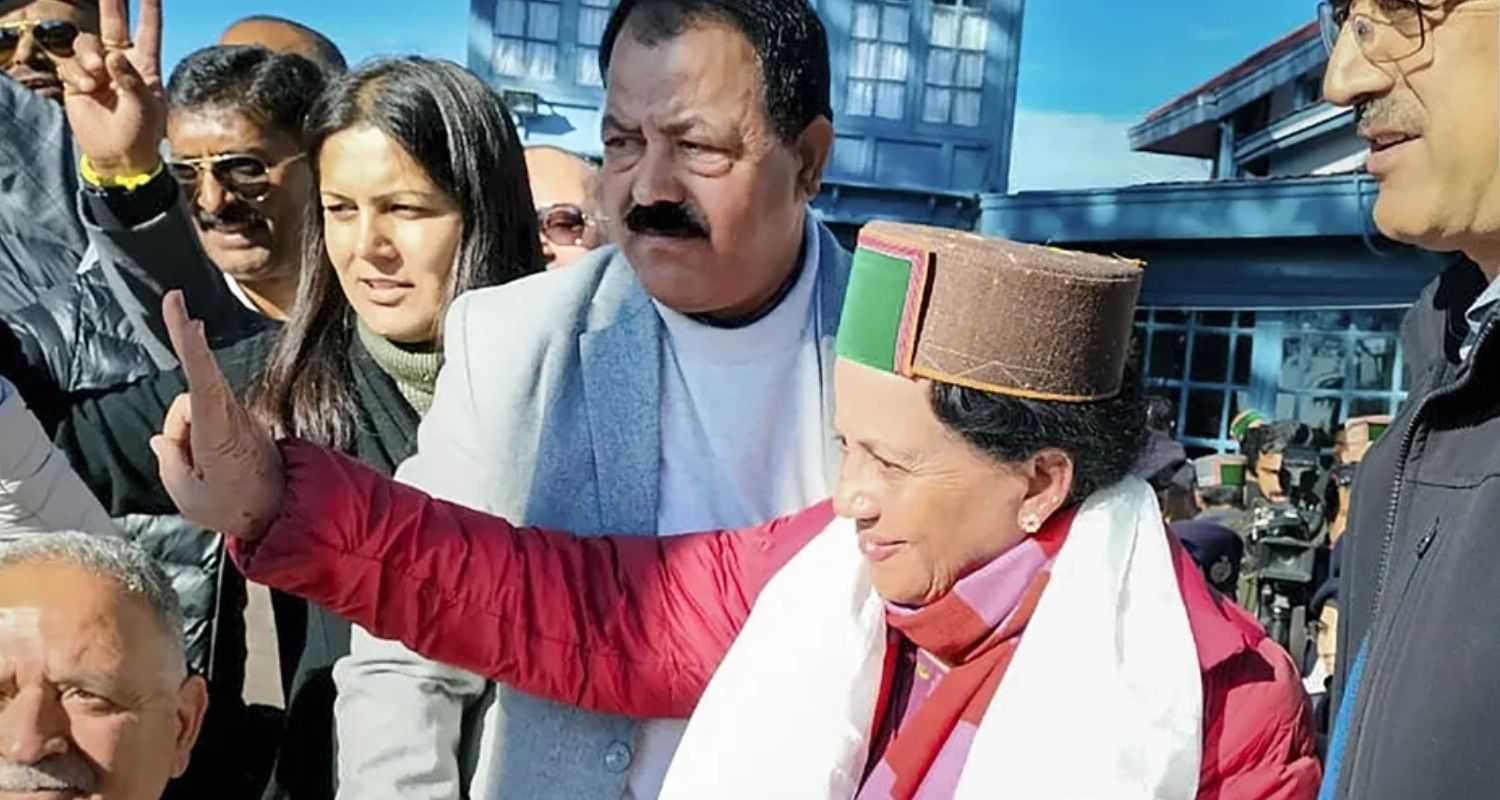 Congress leader Pratibha Singh at a public meeting