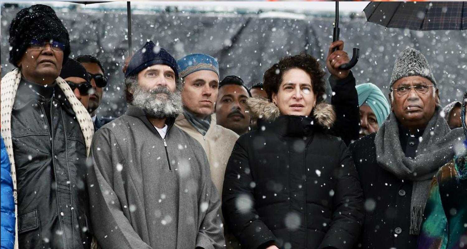 Rahul Gandhi with former JK CM Omar Abdullah, Priyanka Gandhi and Mallikarjun Kharge during a rally in Srinagar. File photo.