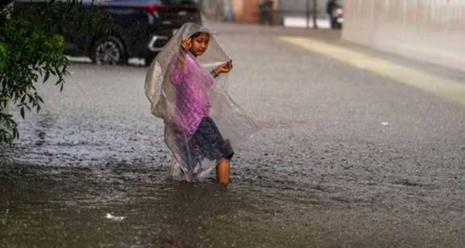 TN: 15 min downpour brings Madurai under swathes of water
