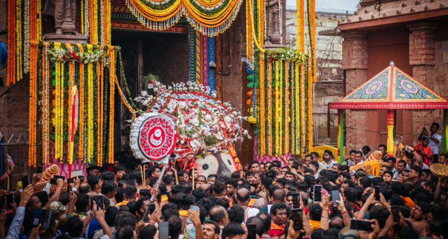 Lord Balabhadra idol falls during Rath Yatra ritual, 9 injured