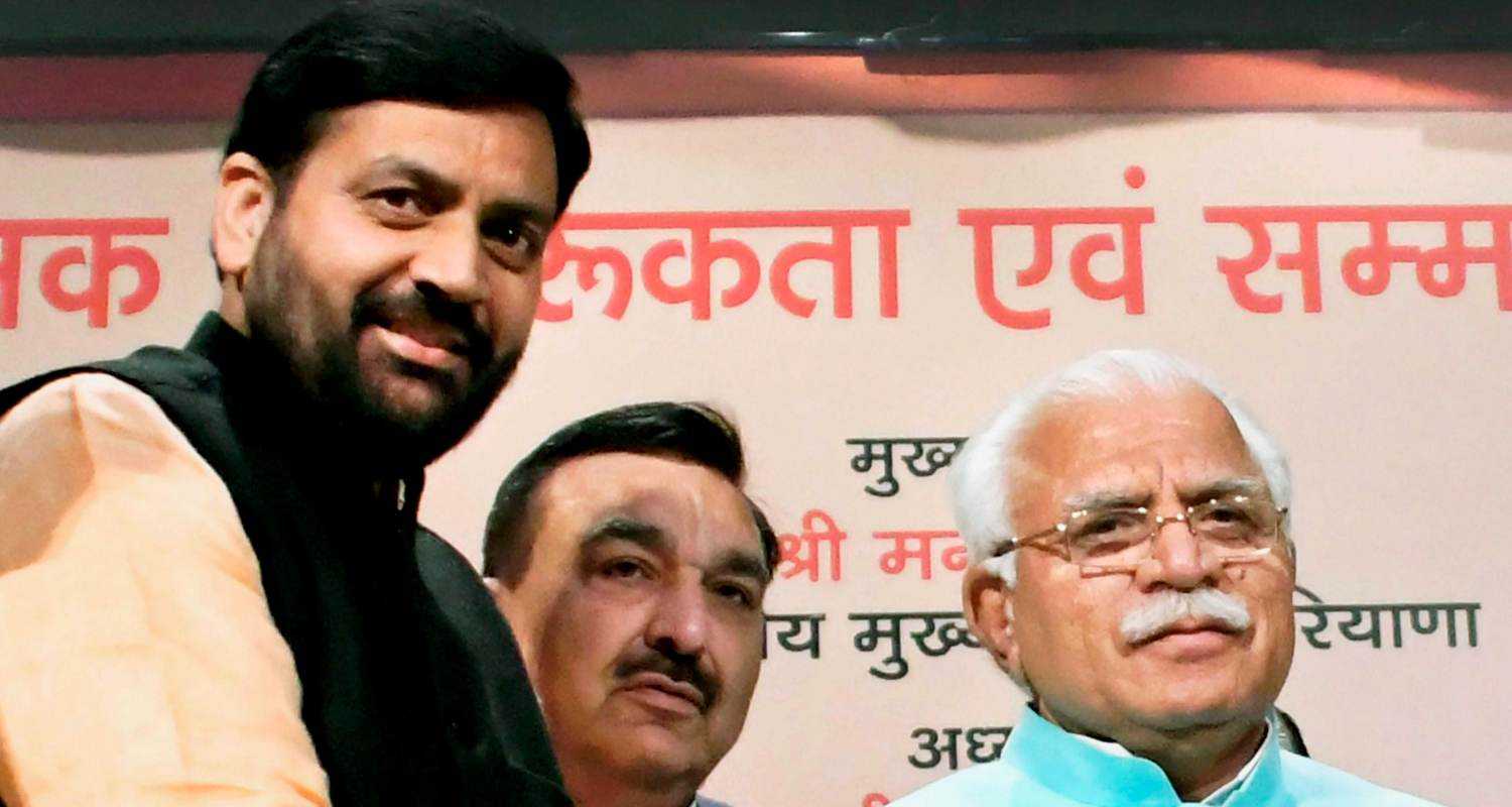 An image of  Nawab Singh Saini with Manohar Lal Khattar.