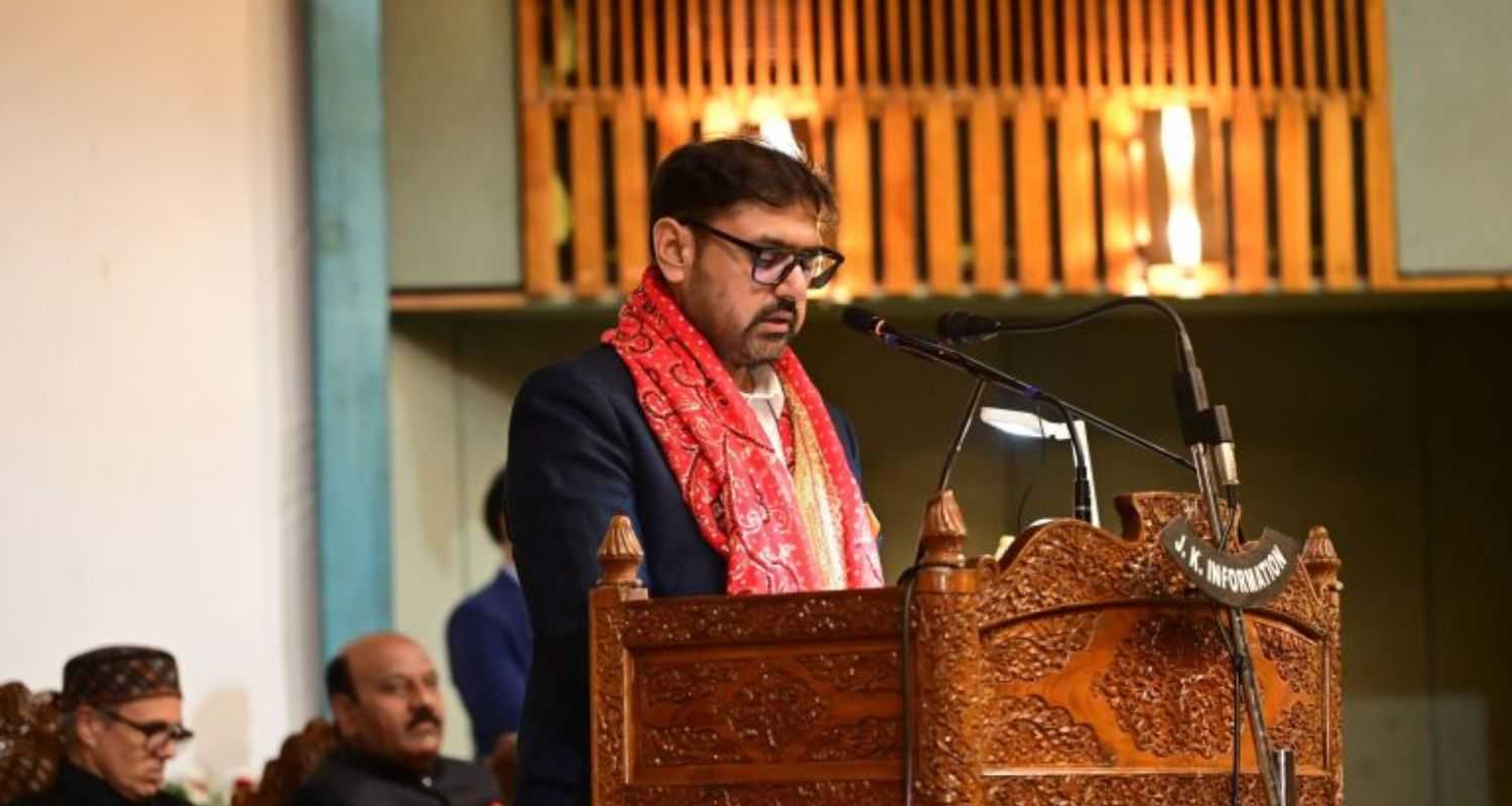 Congress rebel Satish Sharma takes oath.